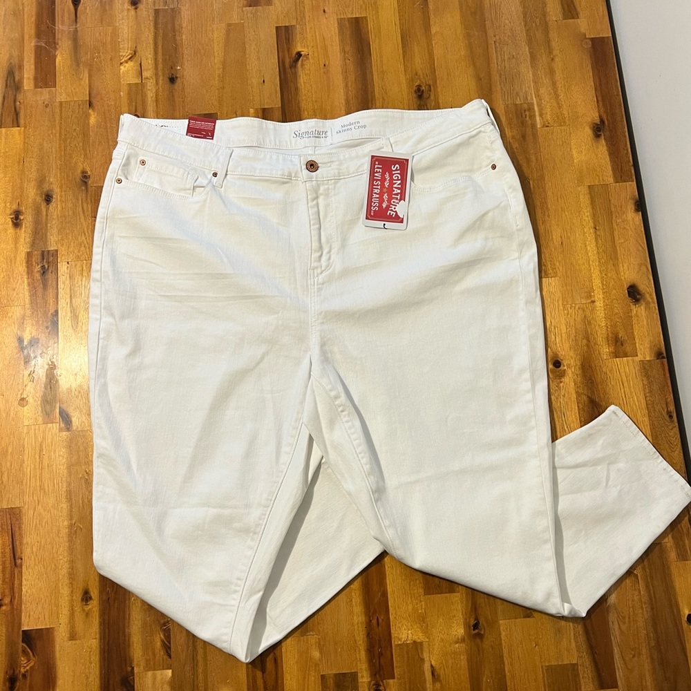 NWT Levi White Modern Skinny Crop